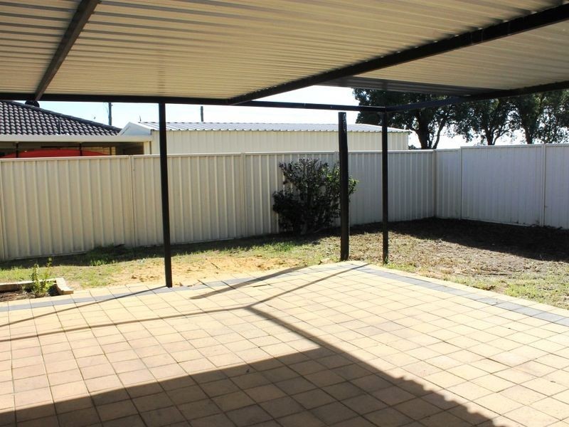 4 Milano Loop, Seville Grove WA 6112