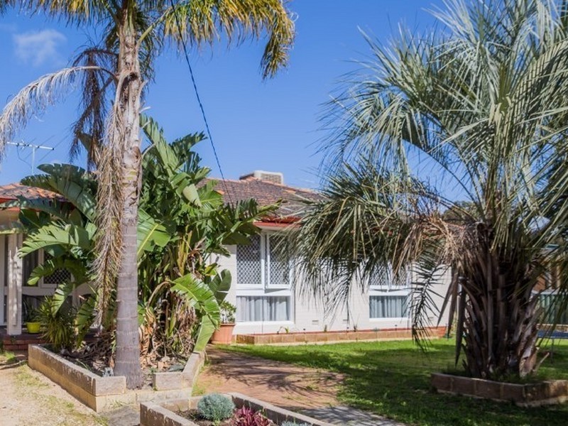 50 Clenham Way, Kelmscott WA 6111