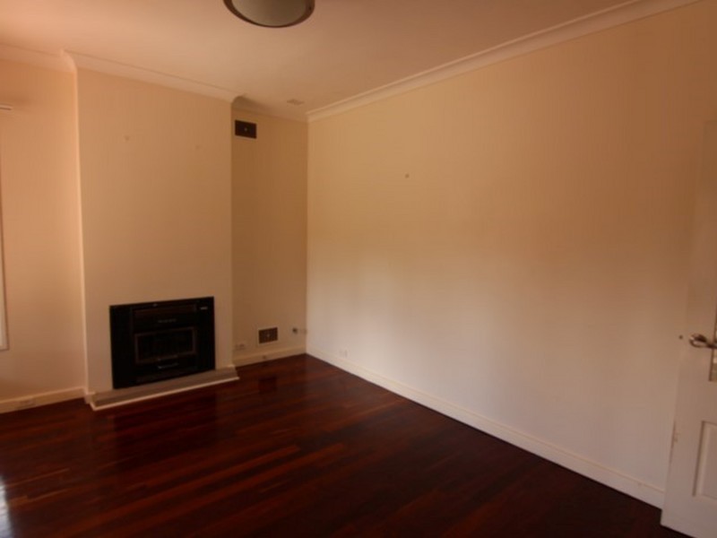 176 Manning Road, Wilson WA 6107