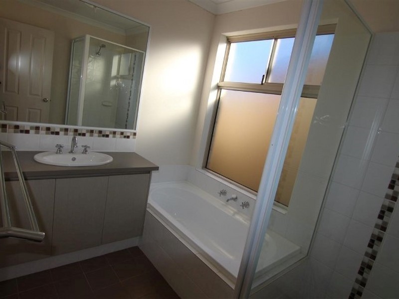 Villa 6/13 Devonshire Terrace, Armadale WA 6112