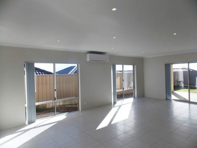 82 Mclaren Ave, Beeliar WA 6164