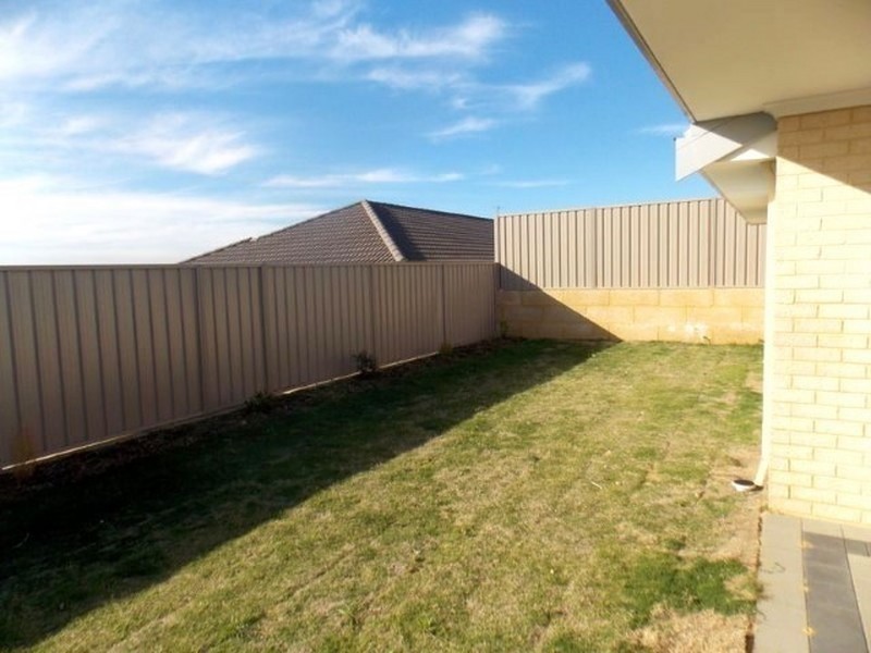 82 Mclaren Ave, Beeliar WA 6164