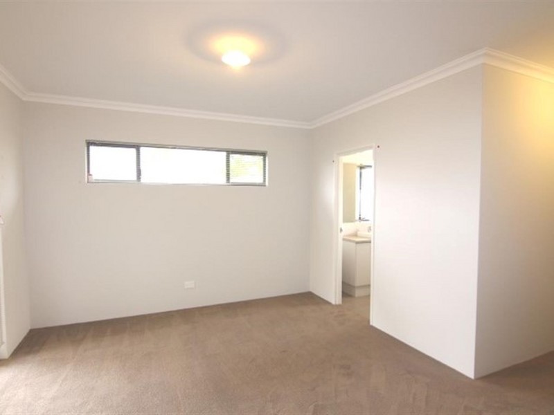 9b Tonbridge Way, Thornlie WA 6108