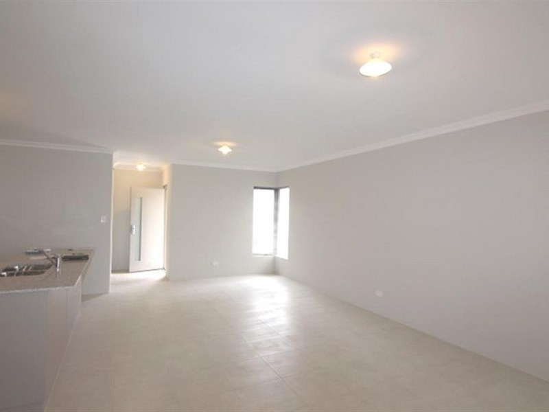 9b Tonbridge Way, Thornlie WA 6108