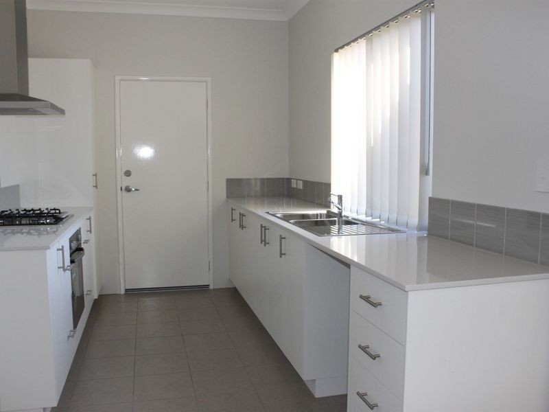 2/41 Bellazario Promenade, Aveley WA 6069