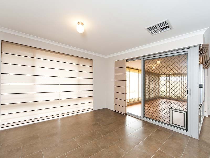 4 Silverline Bend, Bertram WA 6167