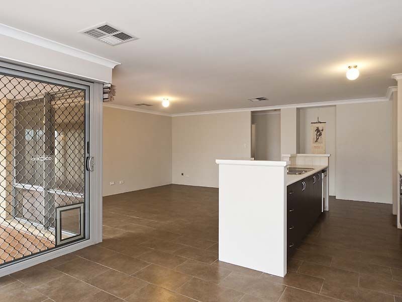 4 Silverline Bend, Bertram WA 6167