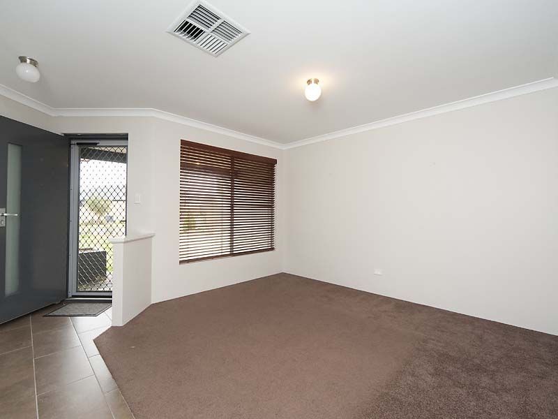 4 Silverline Bend, Bertram WA 6167