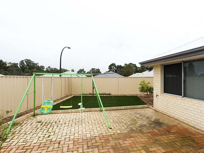 4 Silverline Bend, Bertram WA 6167