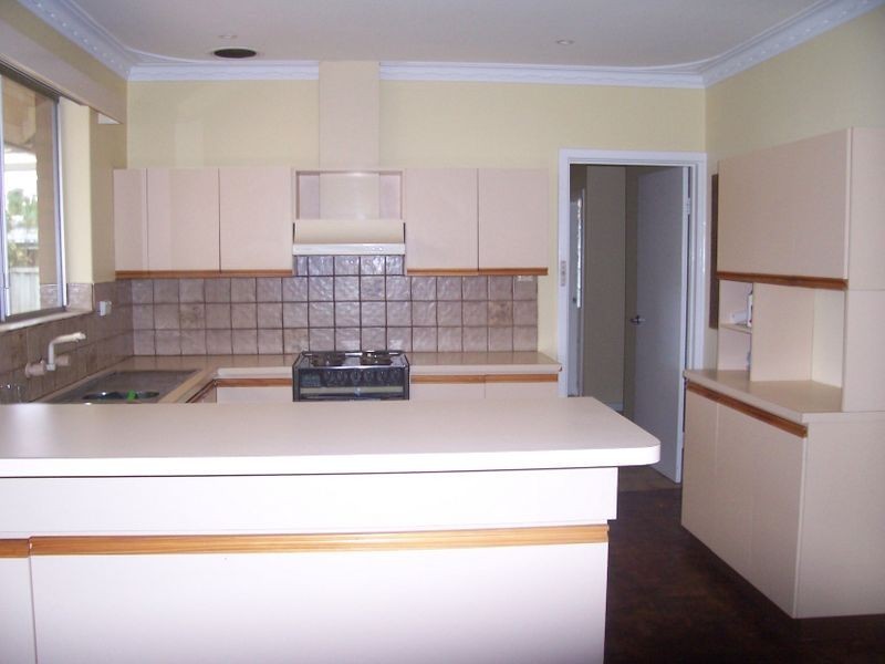 7 Creekview Close, Rossmoyne WA 6148