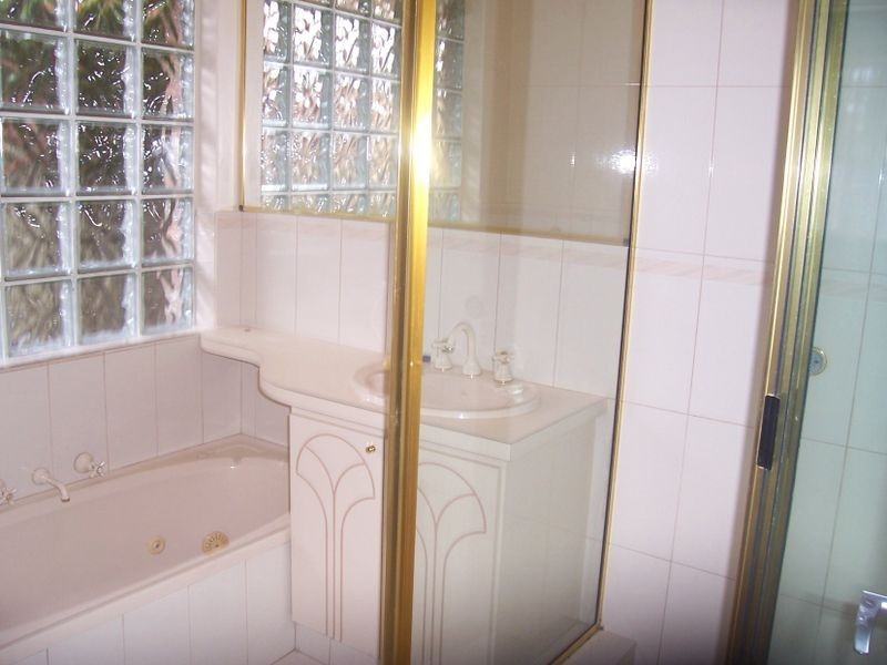 7 Creekview Close, Rossmoyne WA 6148