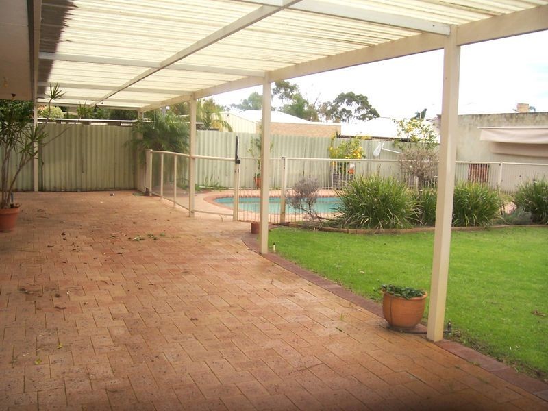 7 Creekview Close, Rossmoyne WA 6148