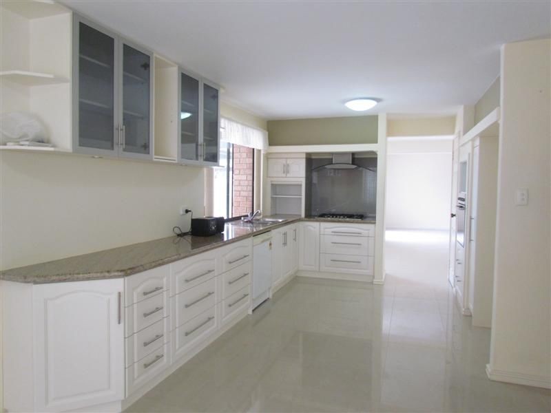 11 Tullamore Close, Waterford WA 6152