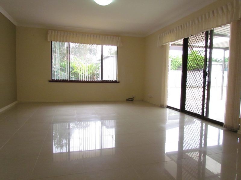 11 Tullamore Close, Waterford WA 6152