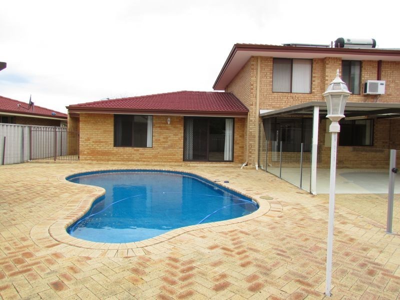 11 Tullamore Close, Waterford WA 6152