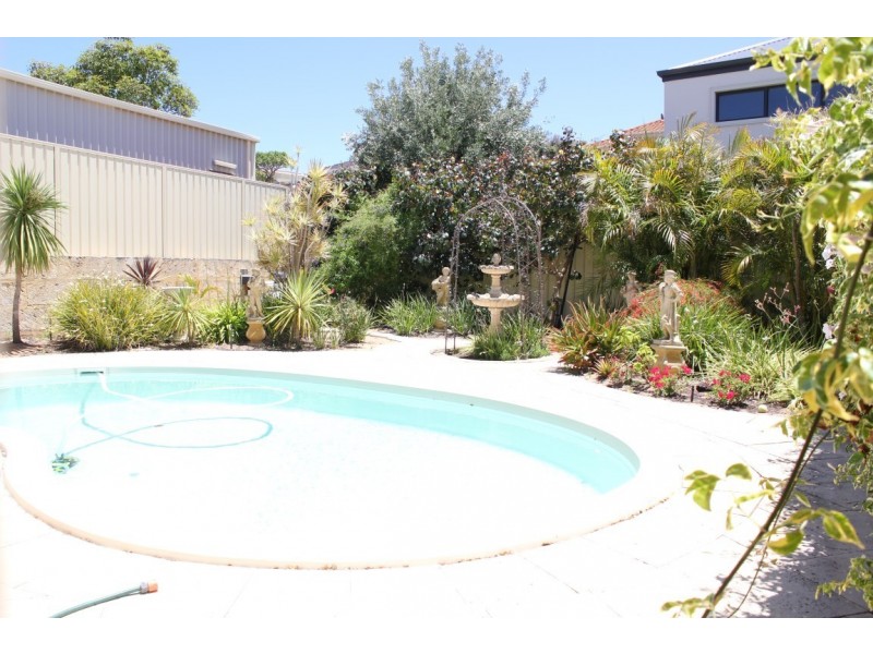 25 Duchart Way, Coogee WA 6166