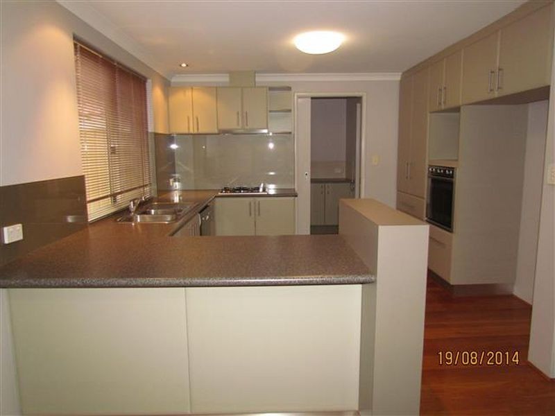 1/6 Batsford Way, Canning Vale WA 6155