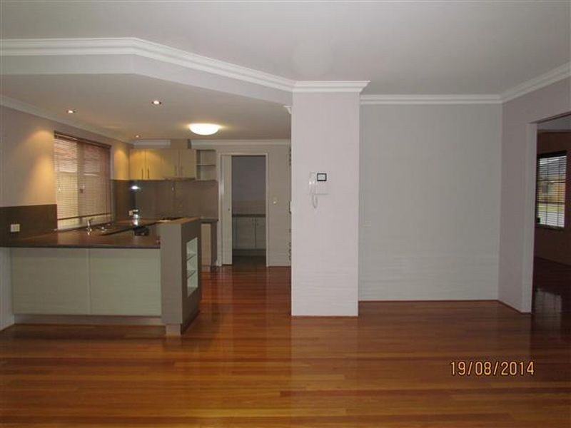 1/6 Batsford Way, Canning Vale WA 6155