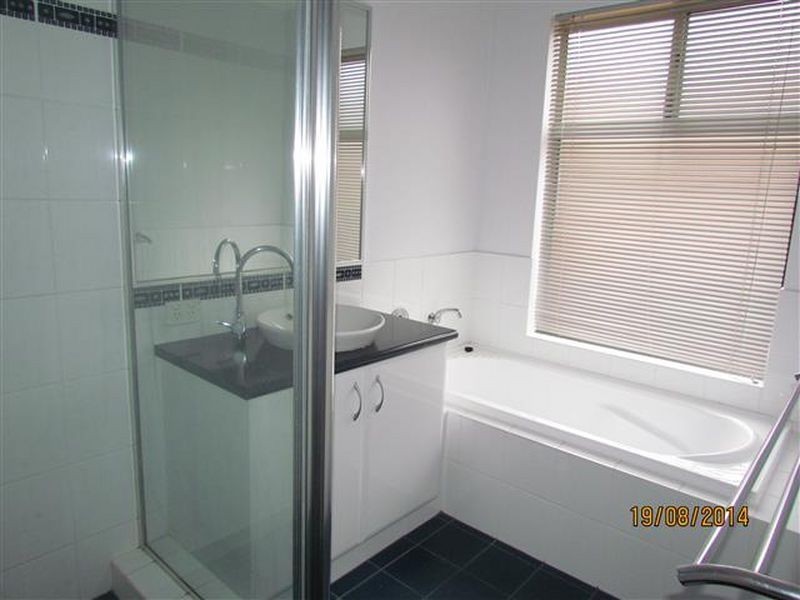 1/6 Batsford Way, Canning Vale WA 6155