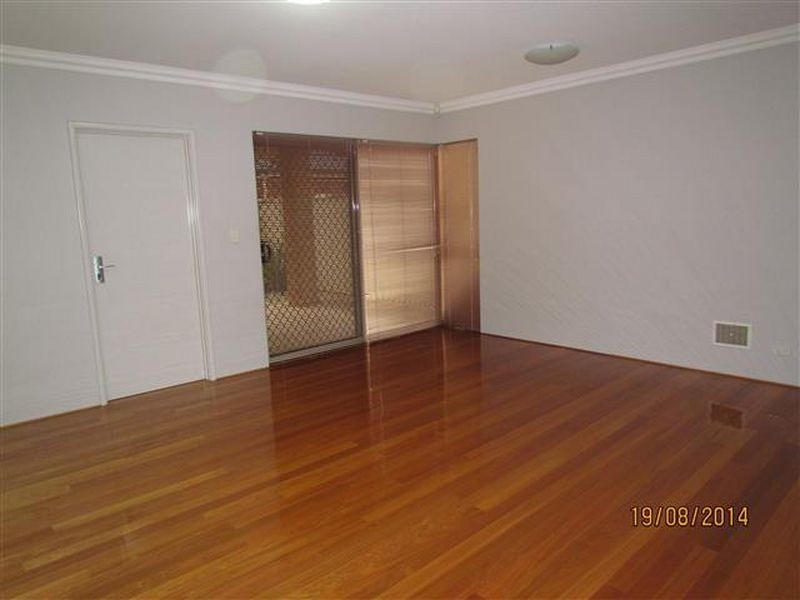 1/6 Batsford Way, Canning Vale WA 6155