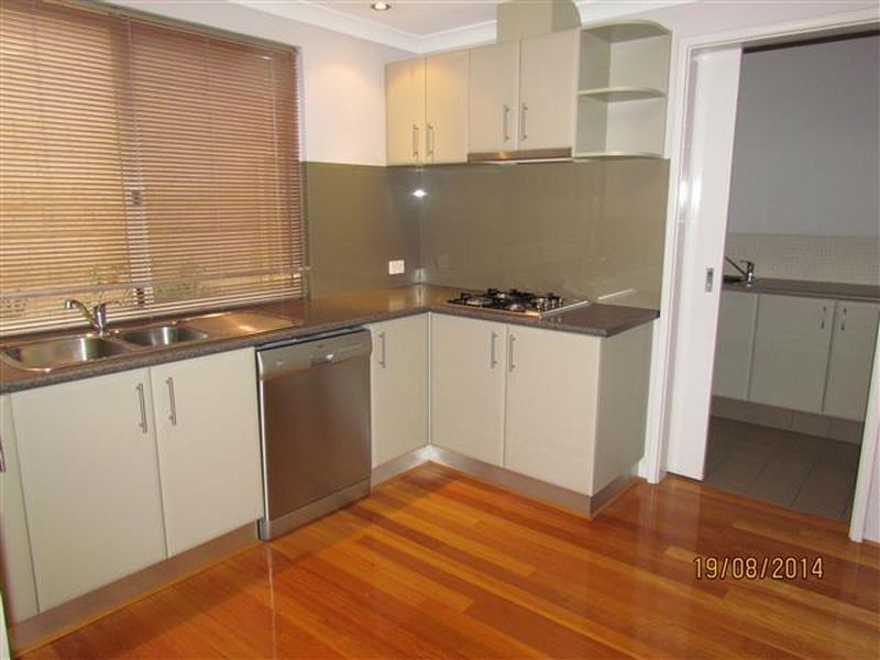 1/6 Batsford Way, Canning Vale WA 6155