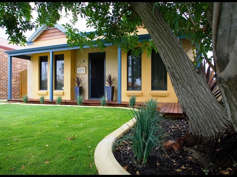 12a Peplar Avenue, Salter Point WA 6152