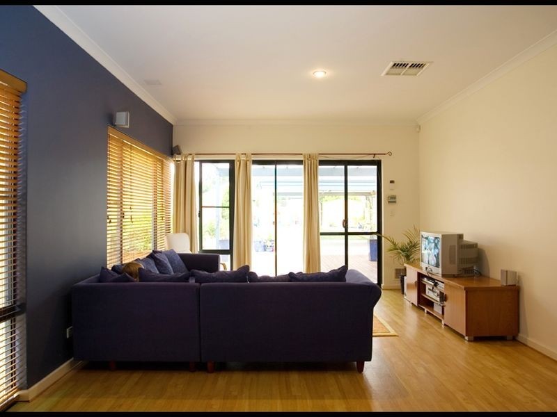 12a Peplar Avenue, Salter Point WA 6152
