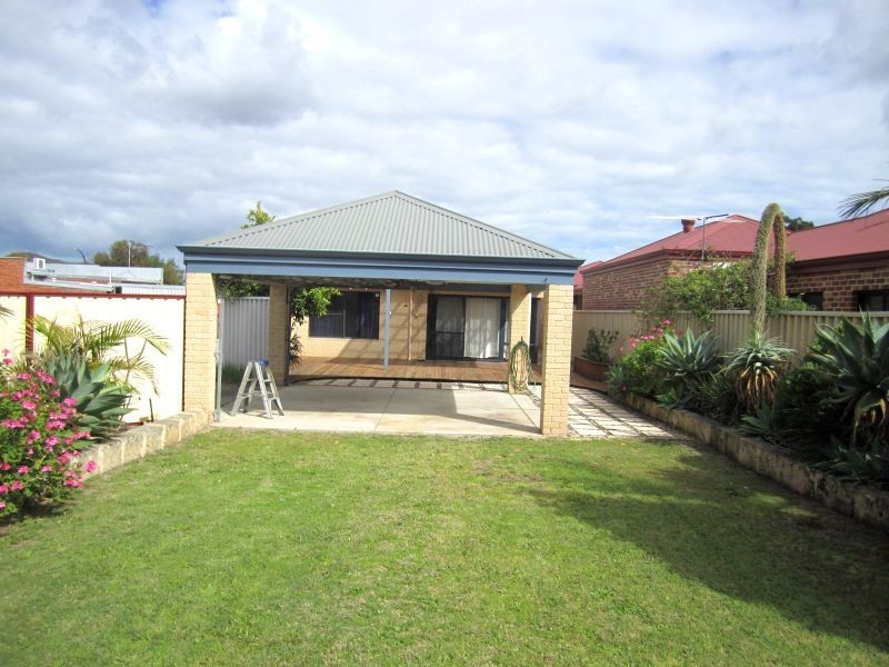 12a Peplar Avenue, Salter Point WA 6152