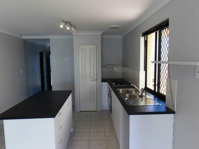 39 Harvest Lakes Boulevard, Atwell WA 6164