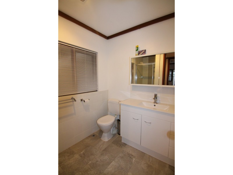1/8 Cale Street, Como WA 6152
