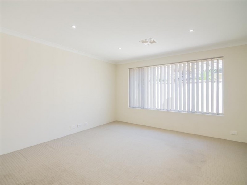 23 Southampton Drive, Piara Waters WA 6112