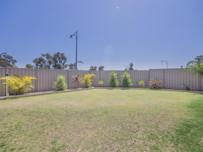 23 Southampton Drive, Piara Waters WA 6112