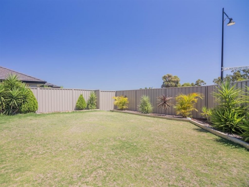 23 Southampton Drive, Piara Waters WA 6112