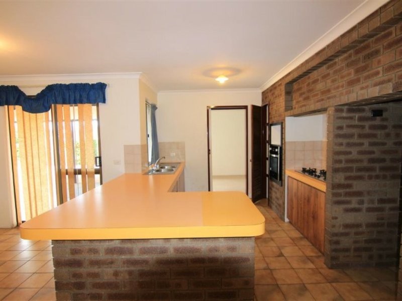 11 Kimberley Way, Parkwood WA 6147