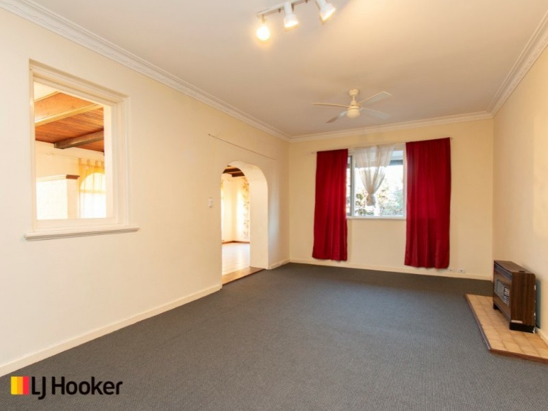 25 Holmes Street, Shelley WA 6148