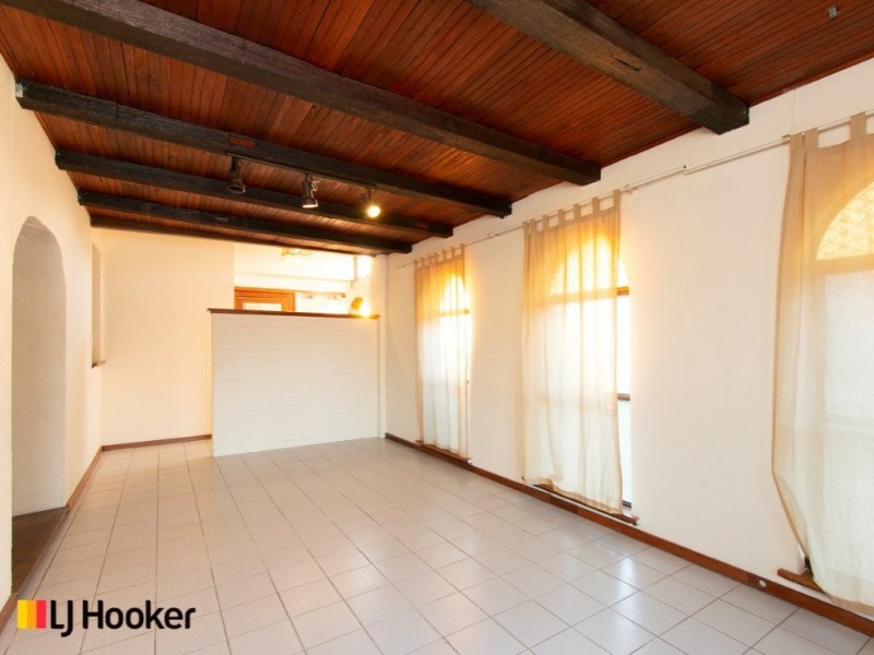 25 Holmes Street, Shelley WA 6148