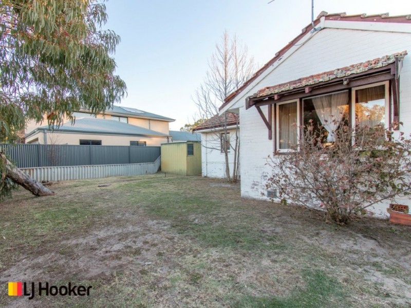 25 Holmes Street, Shelley WA 6148