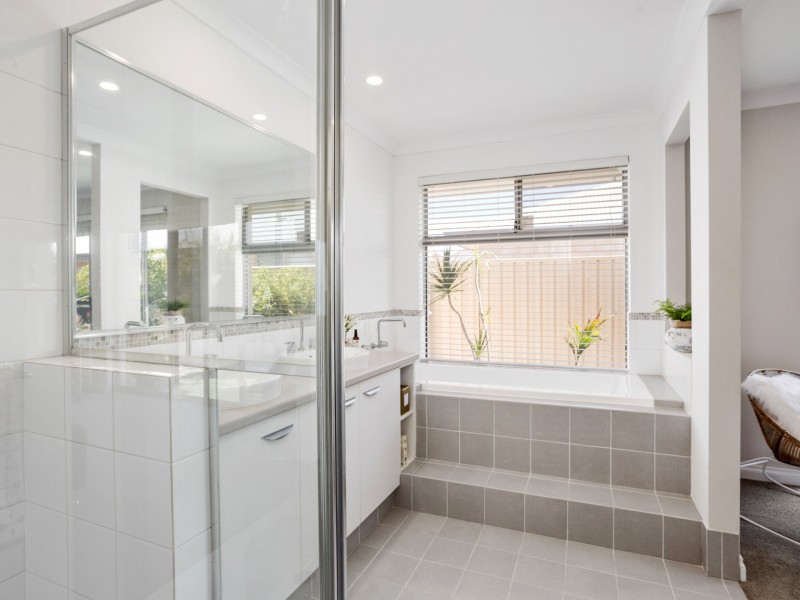 19 Willis Terrace, Hammond Park WA 6164