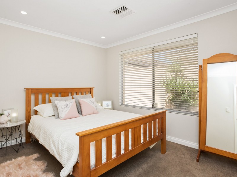 19 Willis Terrace, Hammond Park WA 6164