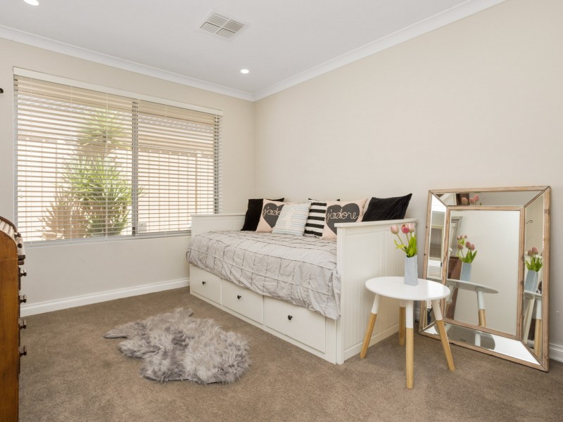 19 Willis Terrace, Hammond Park WA 6164