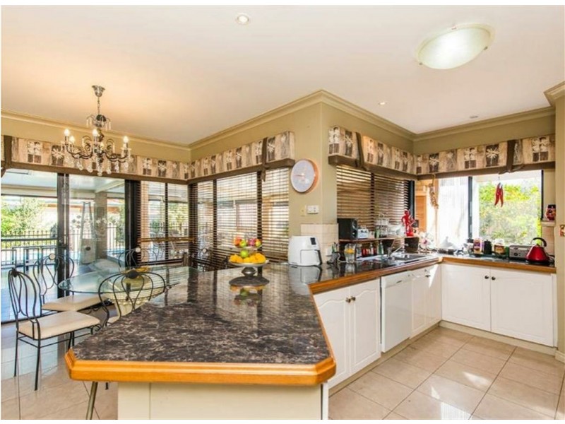 32 Roebuck Avenue, Canning Vale WA 6155