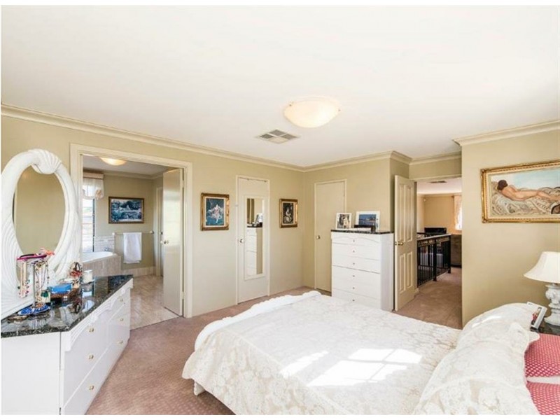 32 Roebuck Avenue, Canning Vale WA 6155