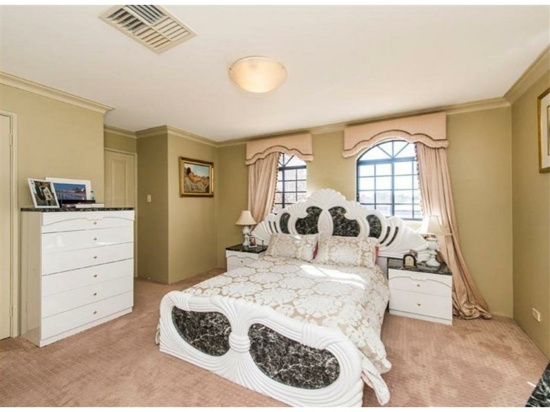 32 Roebuck Avenue, Canning Vale WA 6155