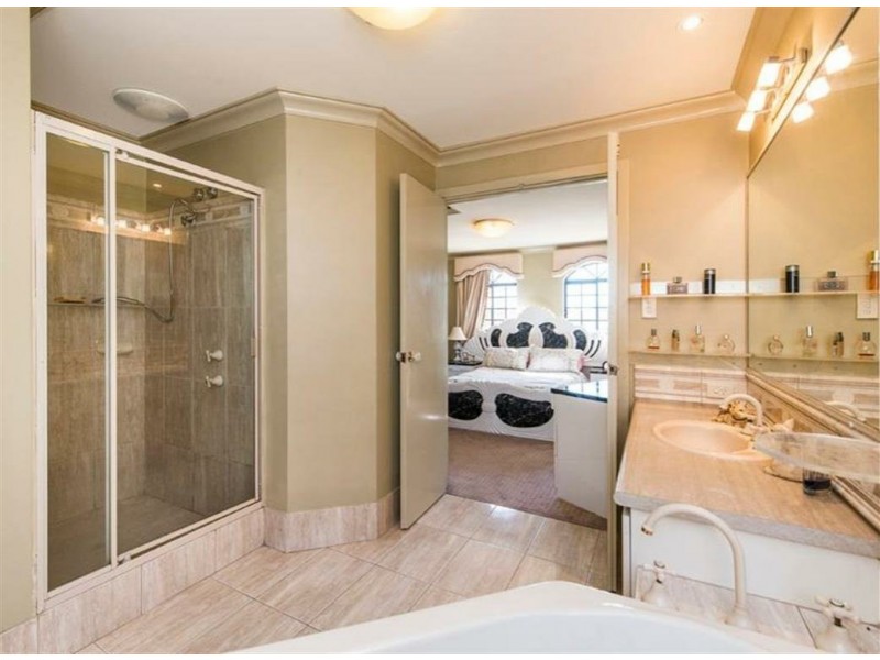 32 Roebuck Avenue, Canning Vale WA 6155