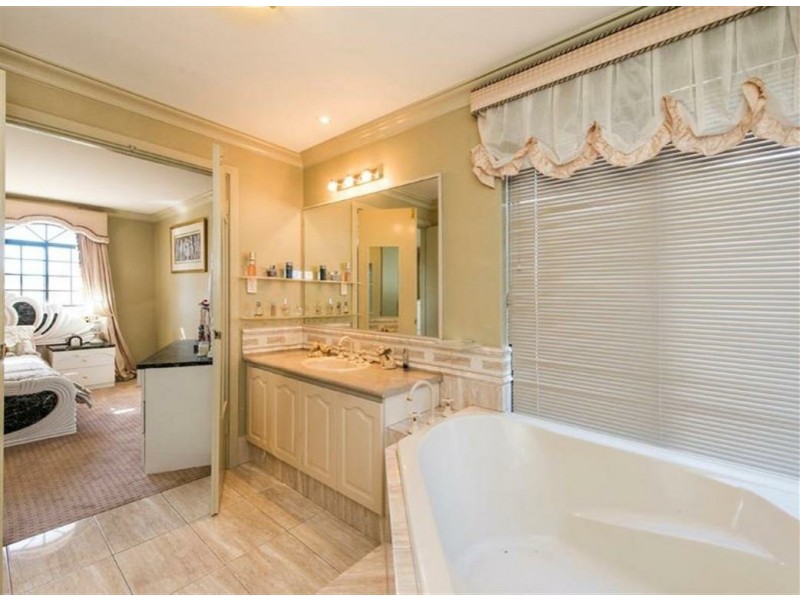 32 Roebuck Avenue, Canning Vale WA 6155