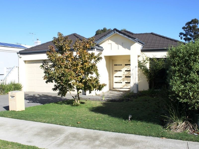 37 Modillion Avenue North, Shelley WA 6148