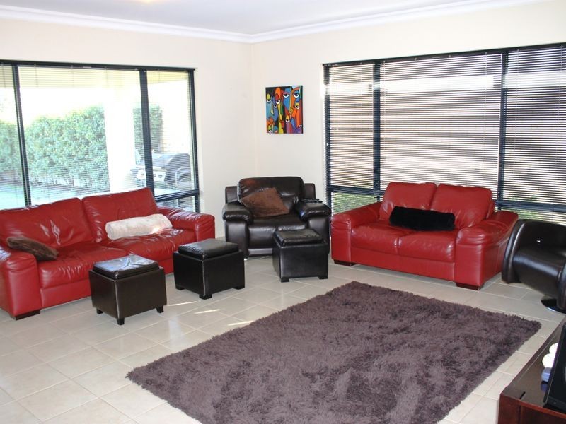 37 Modillion Avenue North, Shelley WA 6148