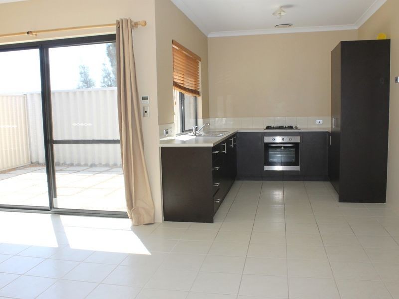 20b Edward Street, Queens Park WA 6107