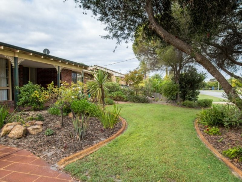 15 Chaparral Crescent, Willetton WA 6155