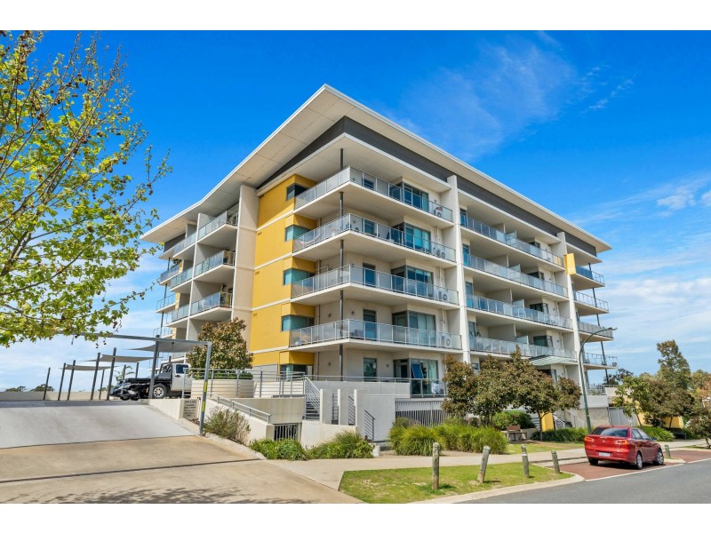 401/25 Malata Crescent, Success WA 6164